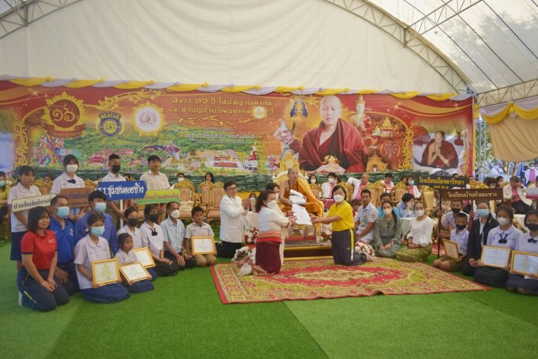 นักเรียนเข้ารับทุนการศึกษาของท่านเจ้าคุณพระภาวนารัตนญาณ วิ.