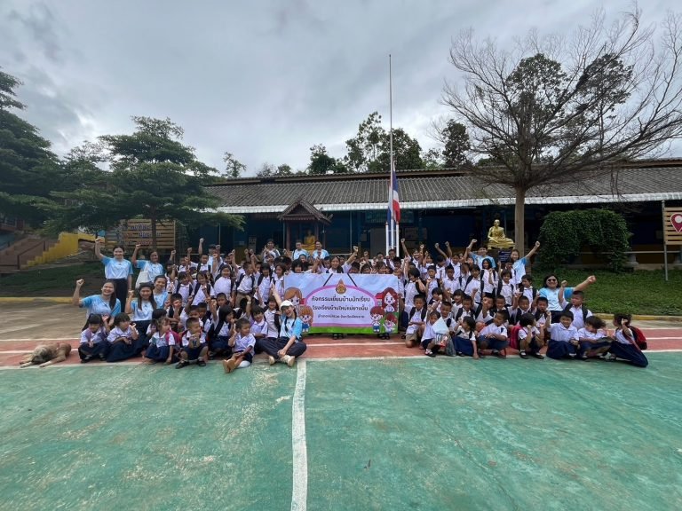 การเยี่ยมบ้านนักเรียนโรงเรียนบ้านใหม่แม่ยางมิ้น
