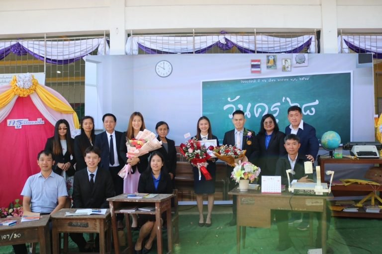 ผู้อำนวยการโรงเรียนและคณะครูโรงเรียนบ้านใหม่แม่ยางมิ้นเข้าร่วมงานวันครู ประจำปี 2568